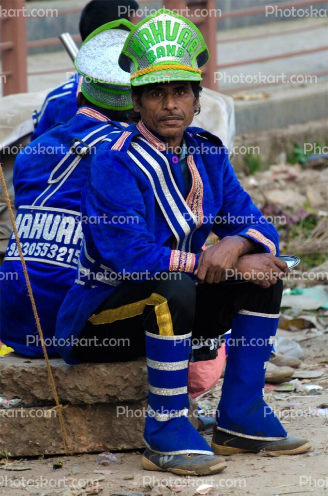 Bandwala Waiting For Play