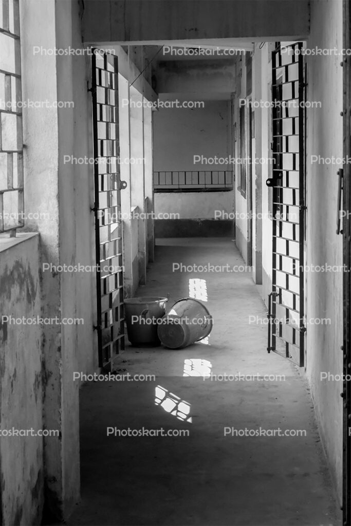 DG00054717, balcony in a house, balcony, baranda, varanda, school balcony, school varanda, black and white, lonely place, stock image,