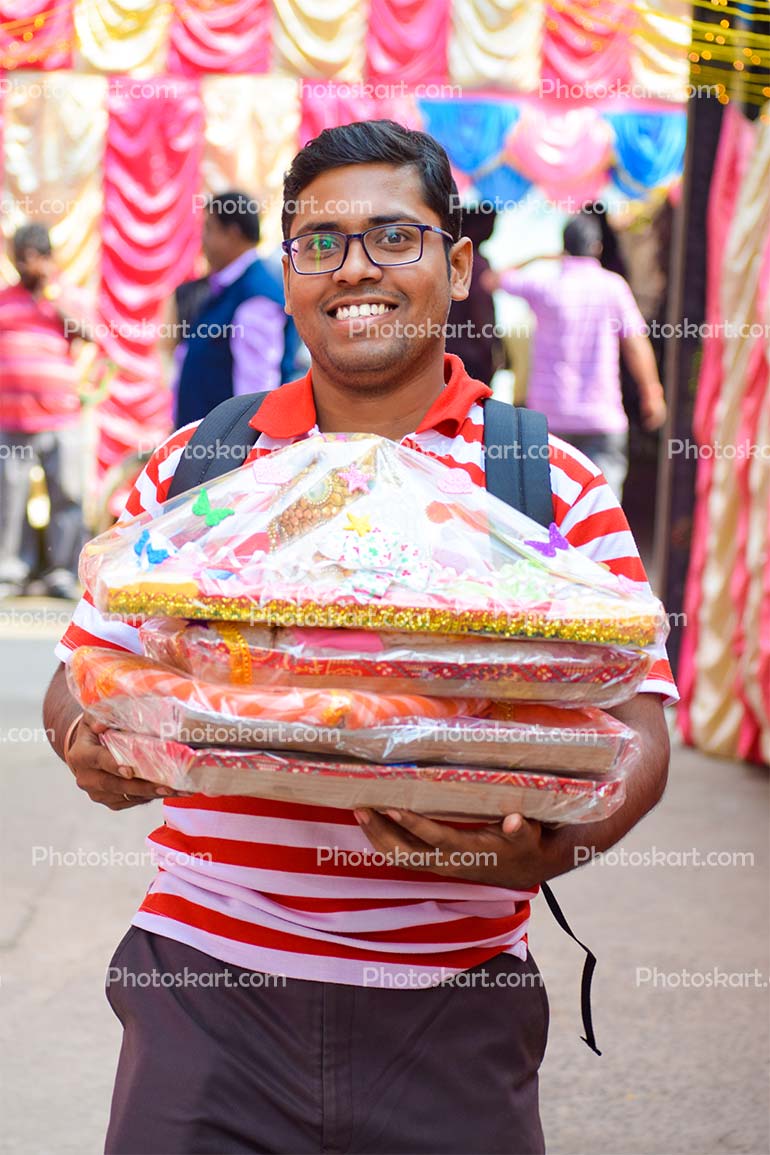 DG00075217, a boy carry bengali wedding tatta
