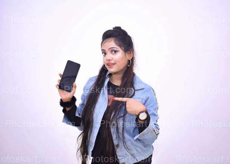 Indian College Girl Indicate Her Mobile Screen