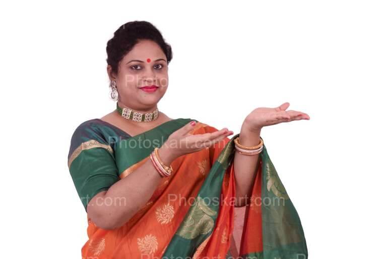 DG12624230922, an indian woman casual pose royalty image, indian woman, saree, saree posing, indoor, indoor photoshoot, traditional photoshoot, desi, mohila, vodro mohila, indian woman, smart woman, stock image, royaltyfree image, stock photos, photo, portfolio, model, desi model, indian model, model with saree, model with makeup, beautiful indian woman, beautiful