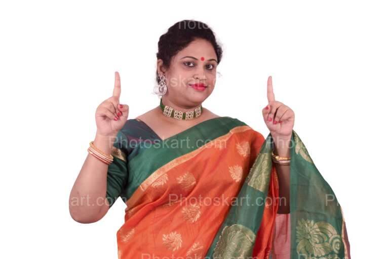 DG10724210922, beautiful indian model in sari royalty stock premium image, indian woman, saree, saree posing, indoor, indoor photoshoot, traditional photoshoot, desi, mohila, vodro mohila, indian woman, smart woman, stock image, royaltyfree image, stock photos, photo, portfolio, model, desi model, indian model, model with saree, model with makeup, beautiful indian woman, beautiful