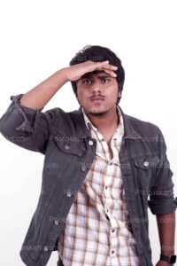indian-boy-try-to-see-hd-photo